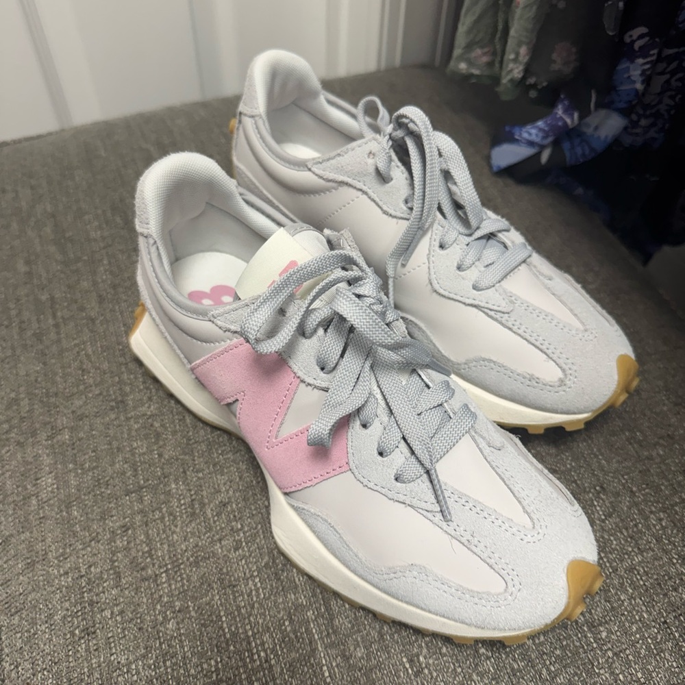 Stylish Women's New Balance Sneakers in Pink and Gray